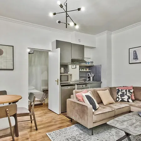Beautiful Flat Just Nearby Madeleine In - Welkeys *